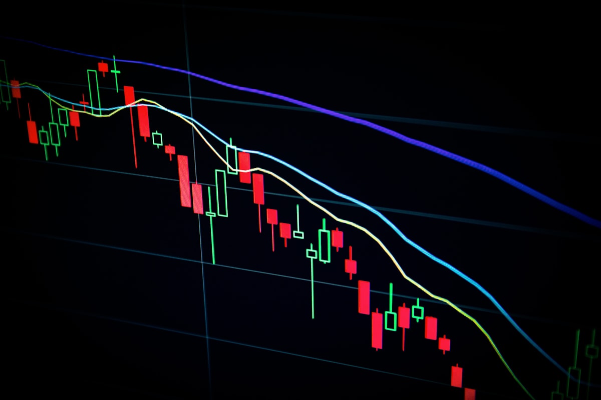 Bitcoin dominance and Polymarket volume: the four-week lead in 2026