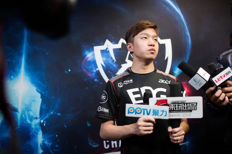 LoL EWC 2026 opening day odds: G2 vs FURIA the line to watch