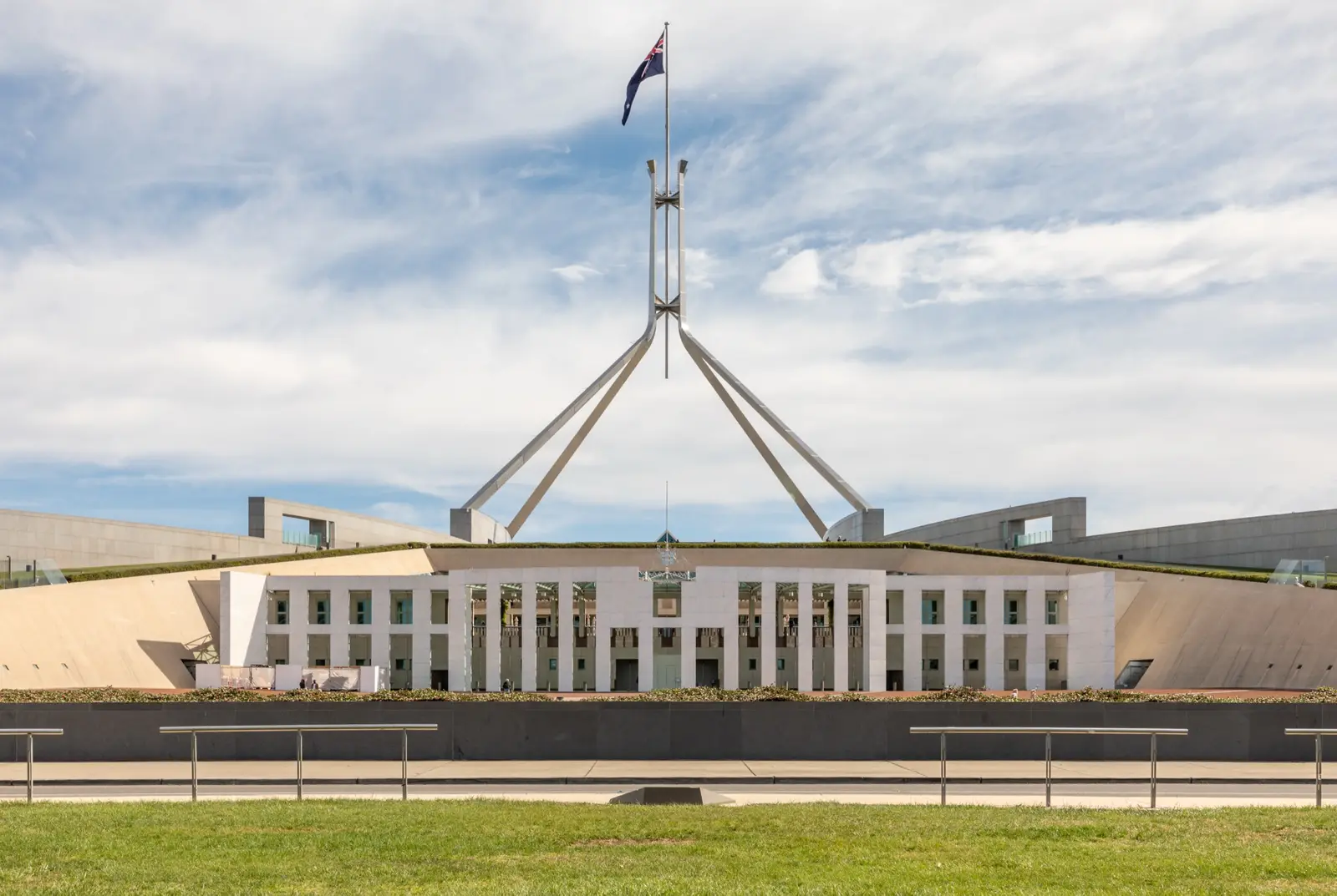 Australia's 2027 gambling ad ban sets no follower cutoff