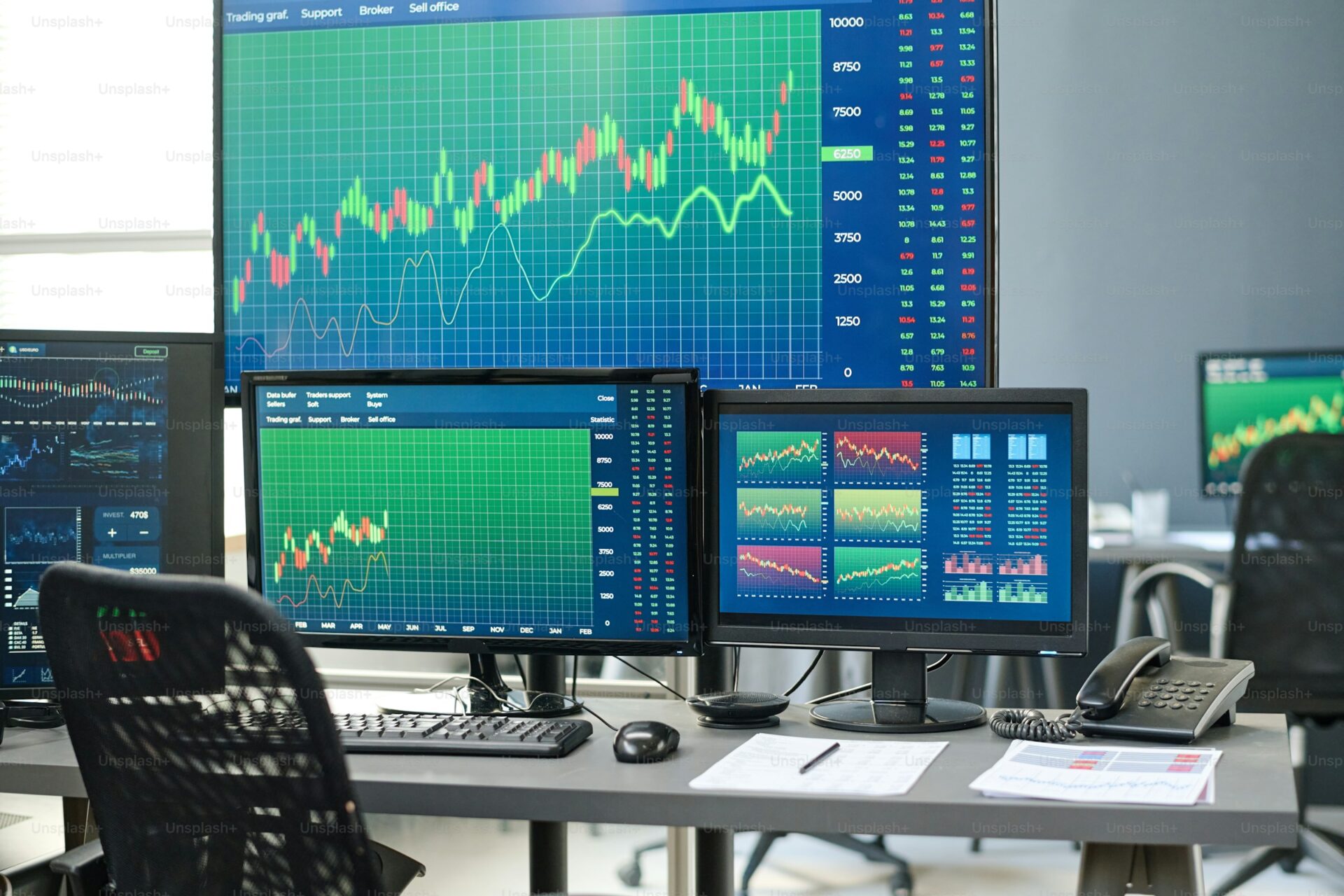 How Bitcoin volatility moves crypto-casino GGR — and April 2026 signal